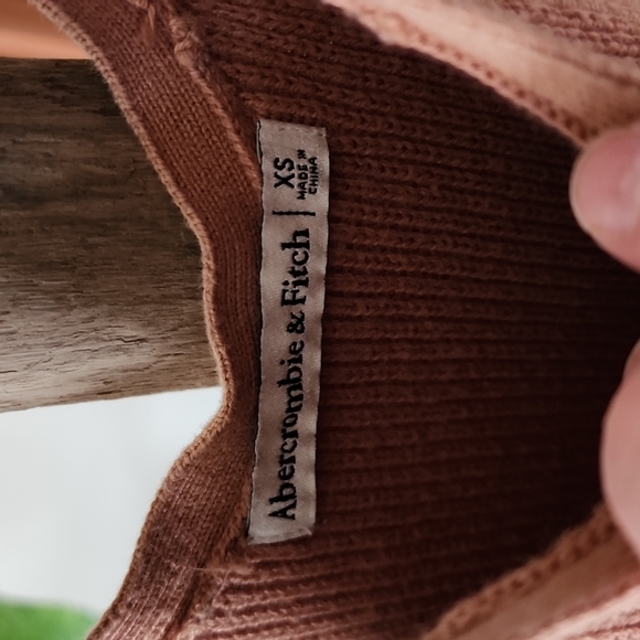 Abercrombie & Fitch sweater tank - Picture 3 of 4